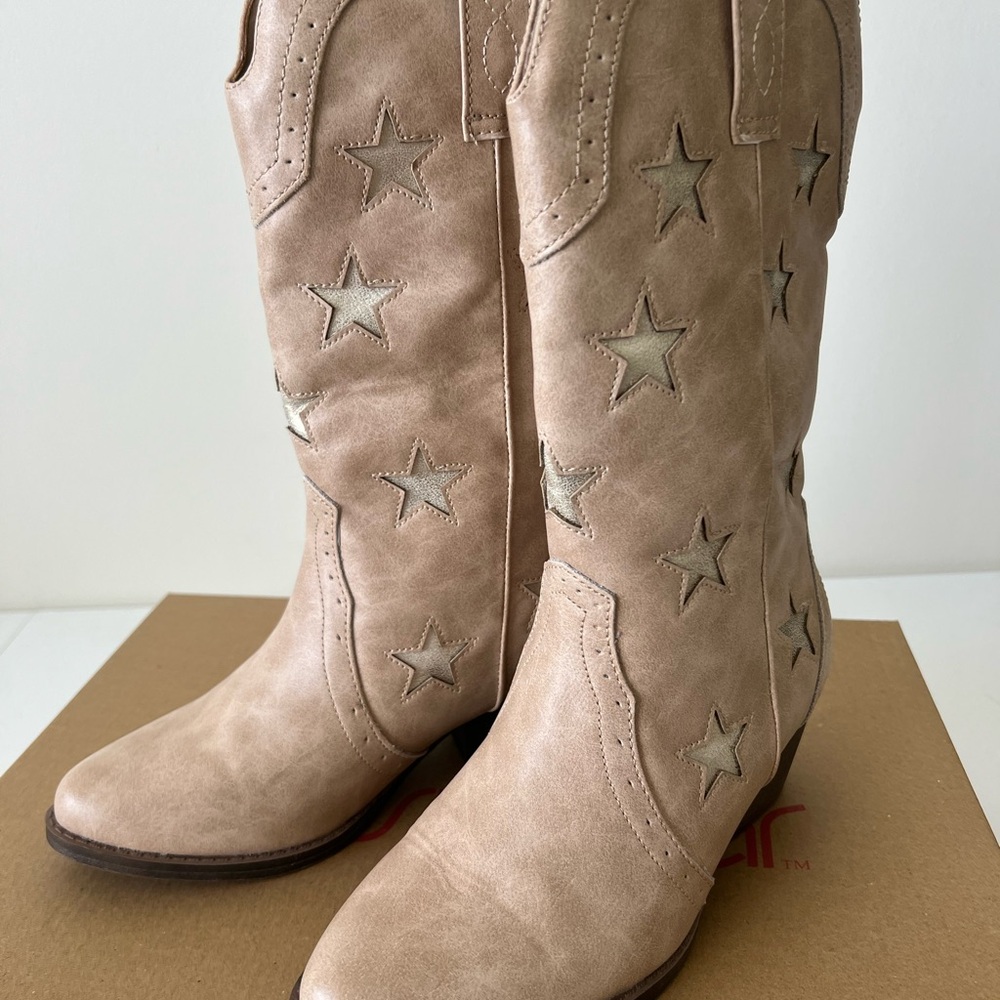 Star-Embellished Tan Cowboy Boots